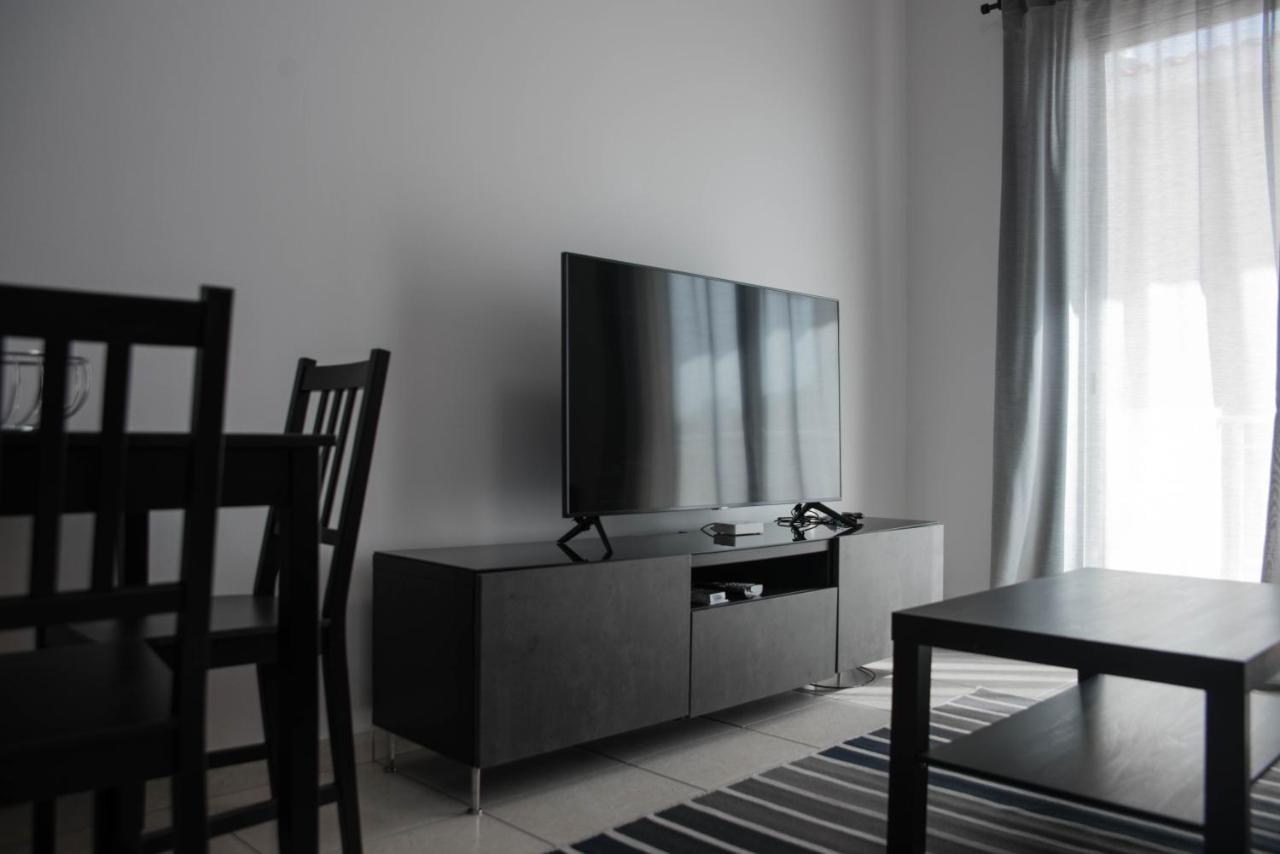 Renovated One Bedroom Apartment In Paphos With Pool Exterior photo