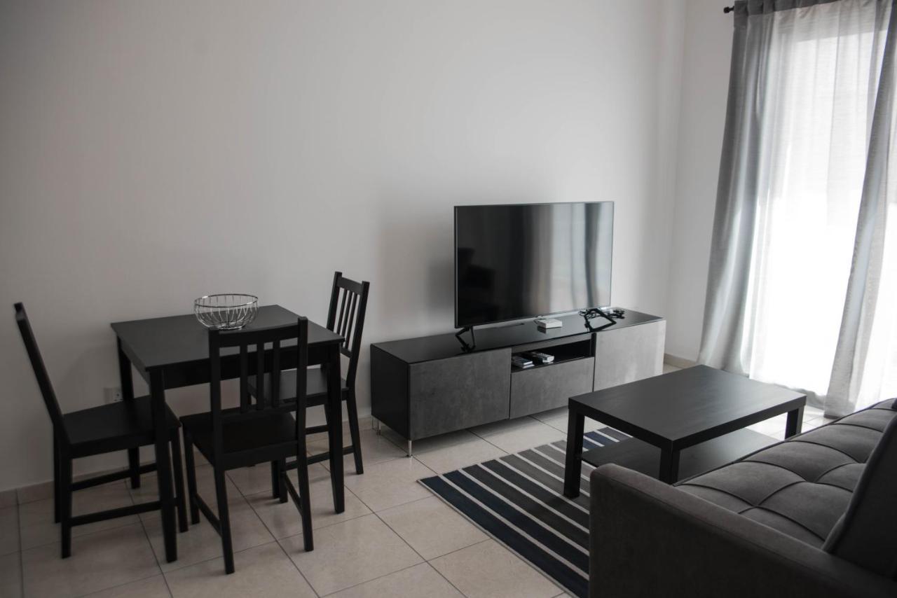 Renovated One Bedroom Apartment In Paphos With Pool Exterior photo