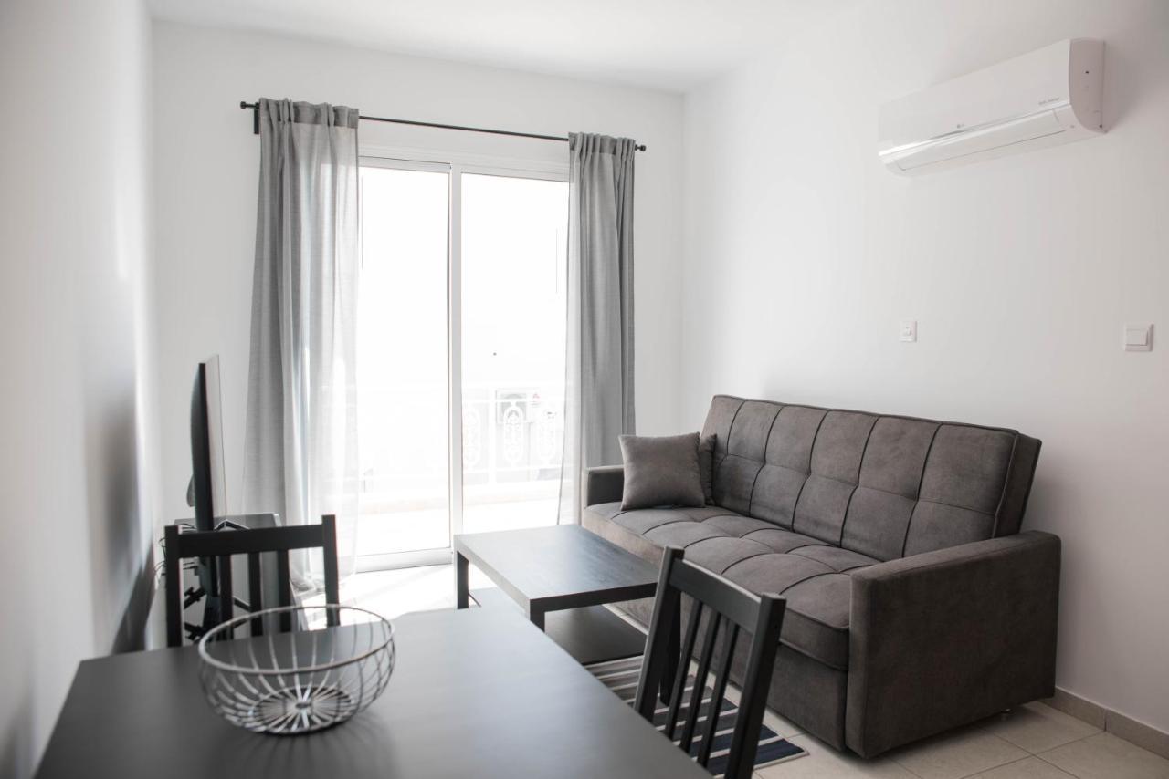 Renovated One Bedroom Apartment In Paphos With Pool Exterior photo